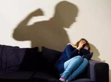 面对家庭暴力怎么办?家庭暴力离婚起诉书怎么写?
